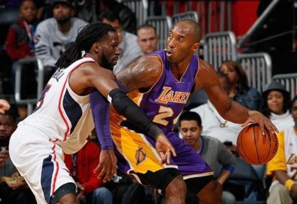 DeMarre Carroll playing with the late Kobe Bryant in the court.